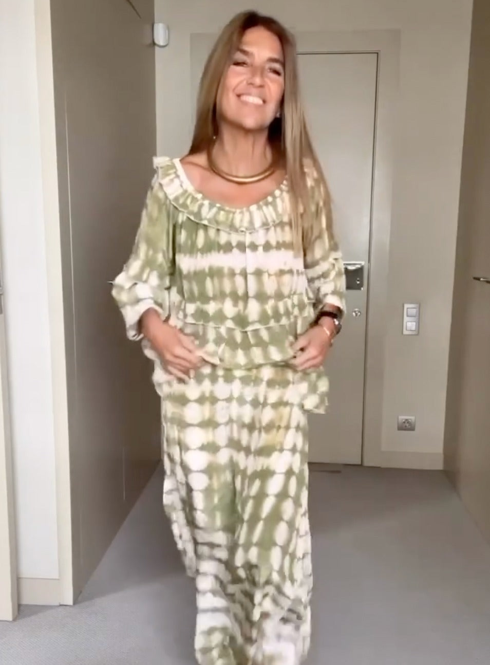 Ensemble Femme Jupe Longue Élégante et Chemisier Sophistiqué Tissu Léger-2