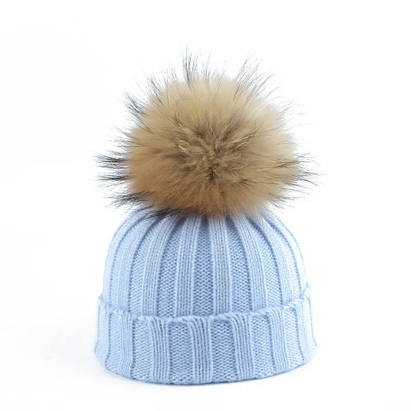 Bonnet d'hiver tricoté avec pompon 6