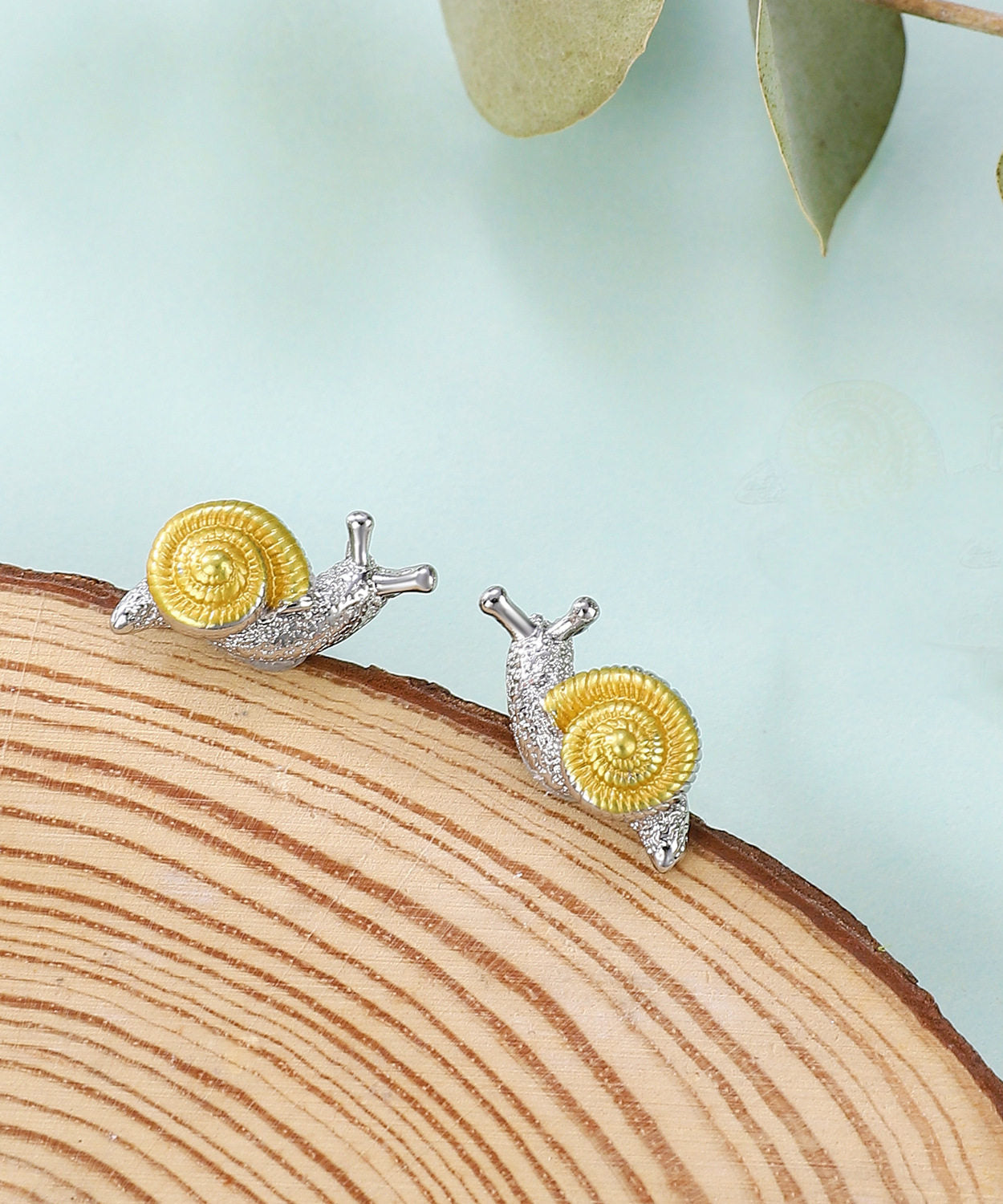 Boucles d'oreilles femme forme escargot design raffiné 2