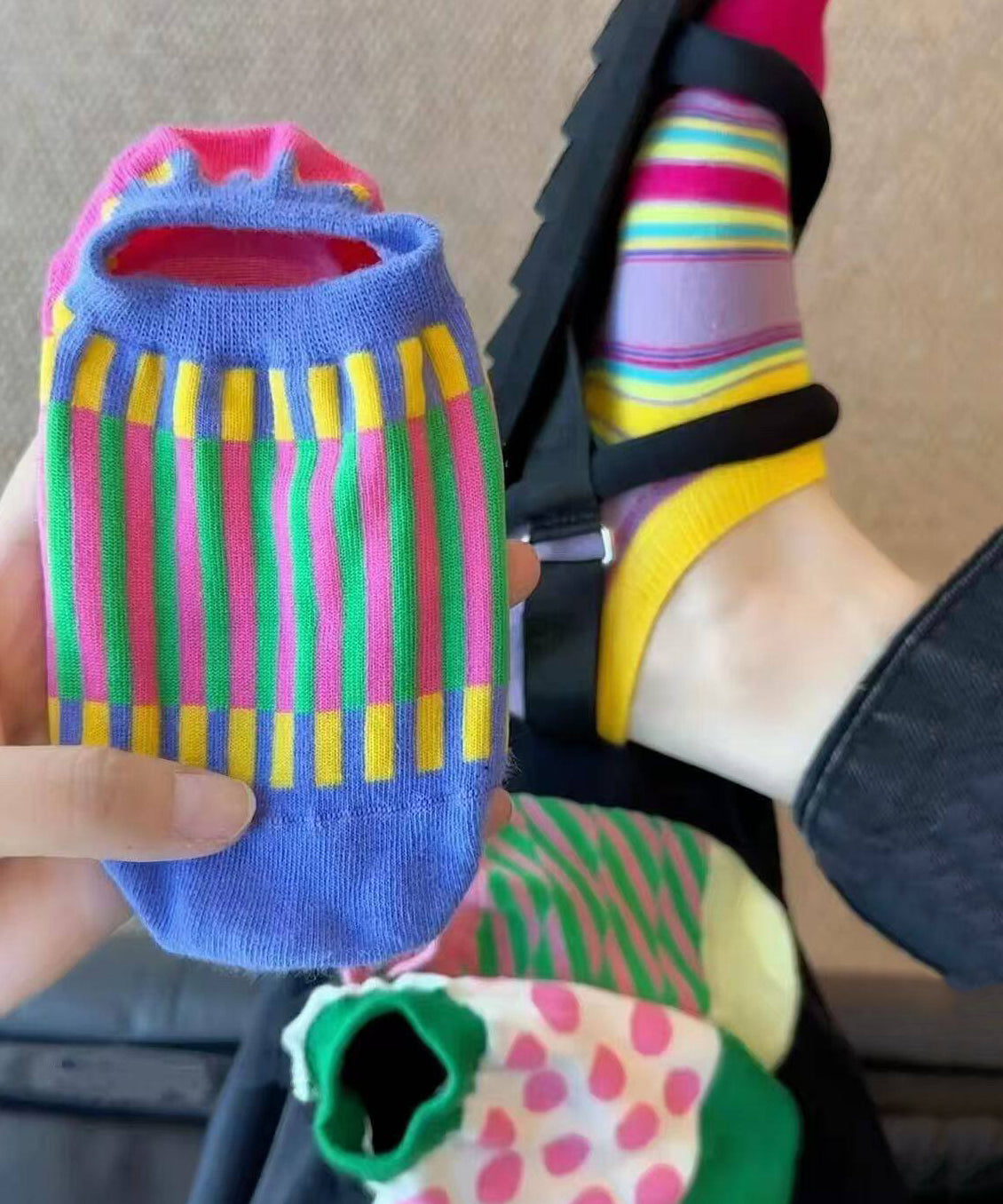 Chaussettes antidérapantes colorées pour femmes style décontracté 0