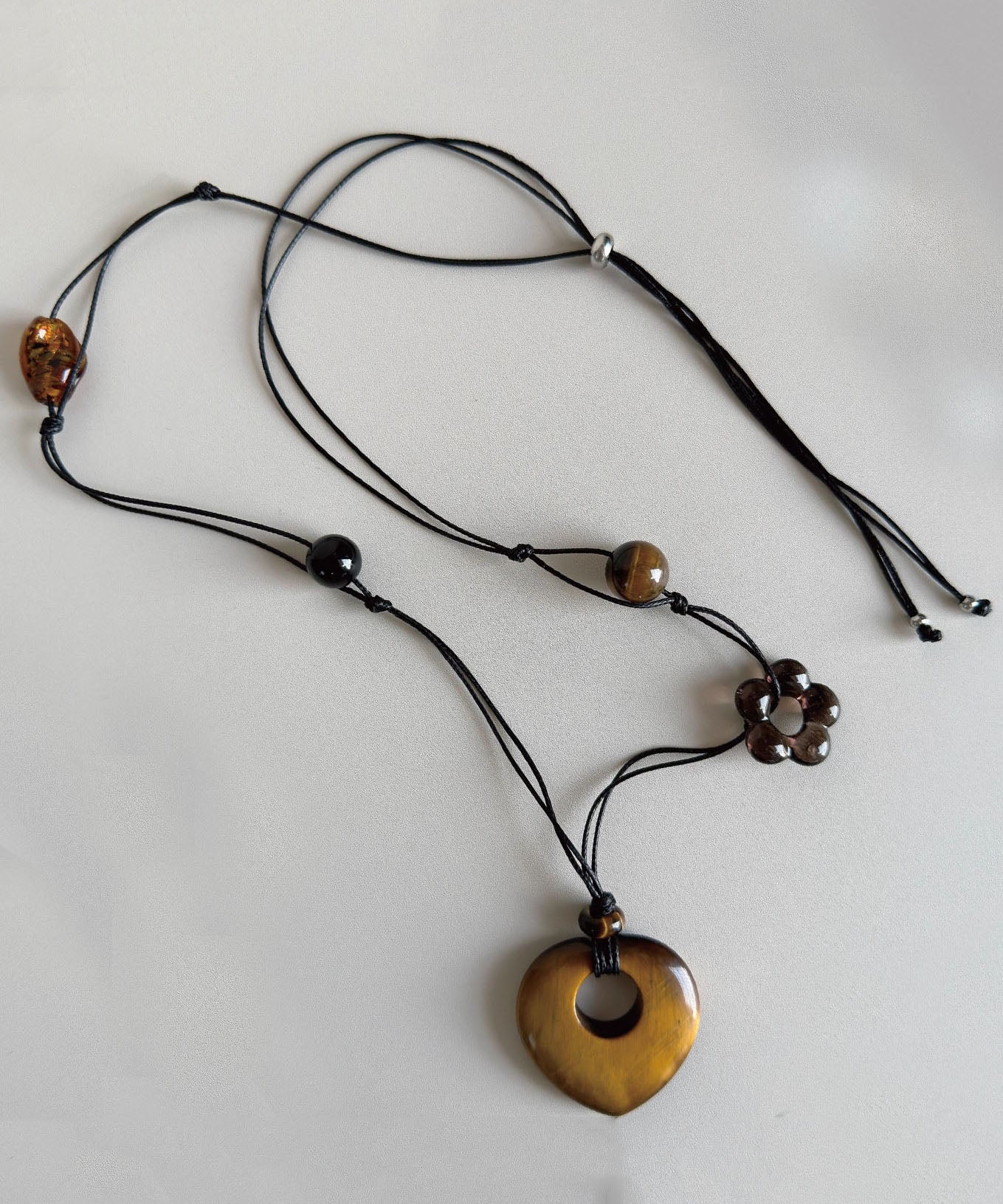 Collier Long Femme avec Pendentif Ajouré Design Original 1