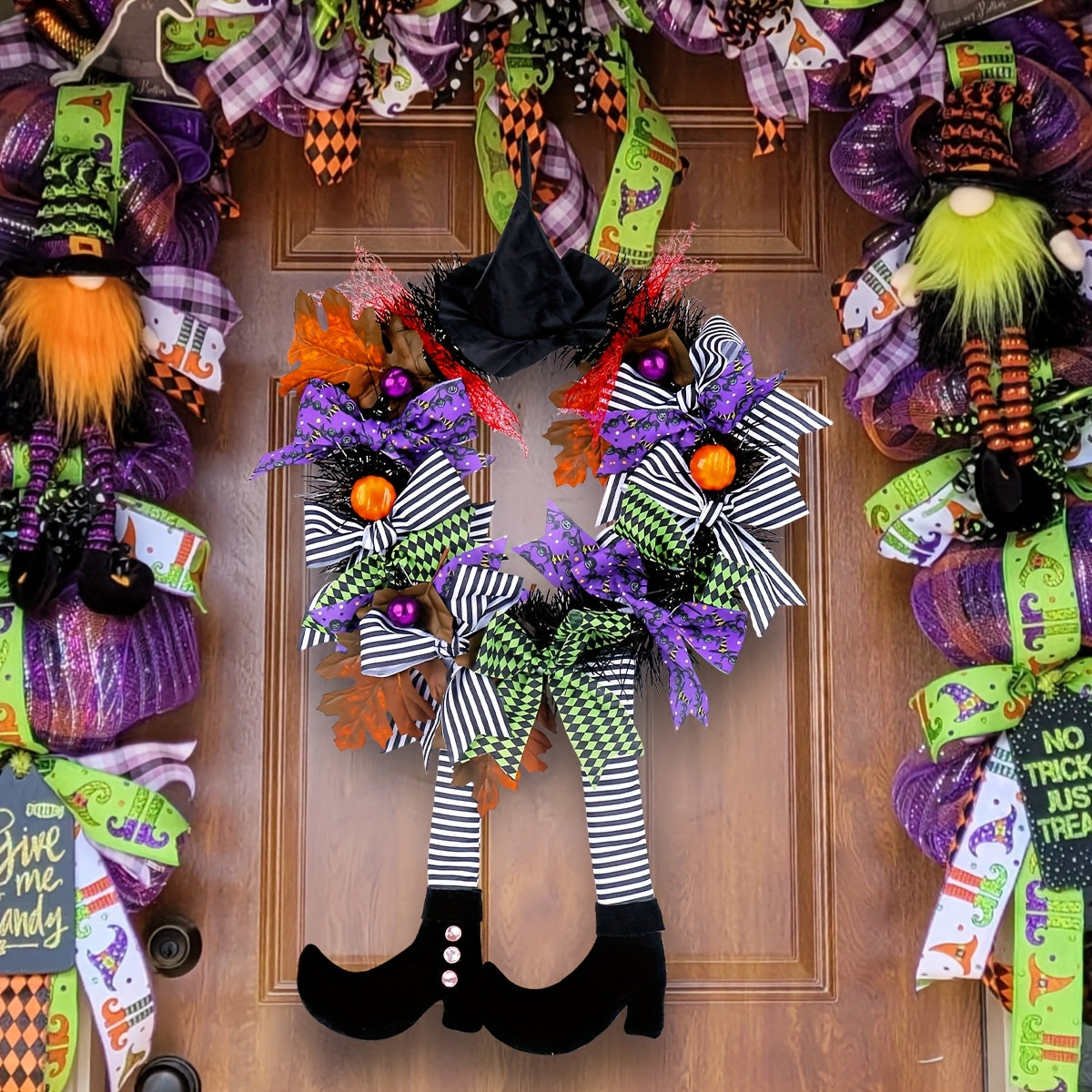 Couronne de porte Halloween avec jambes de sorcière 2
