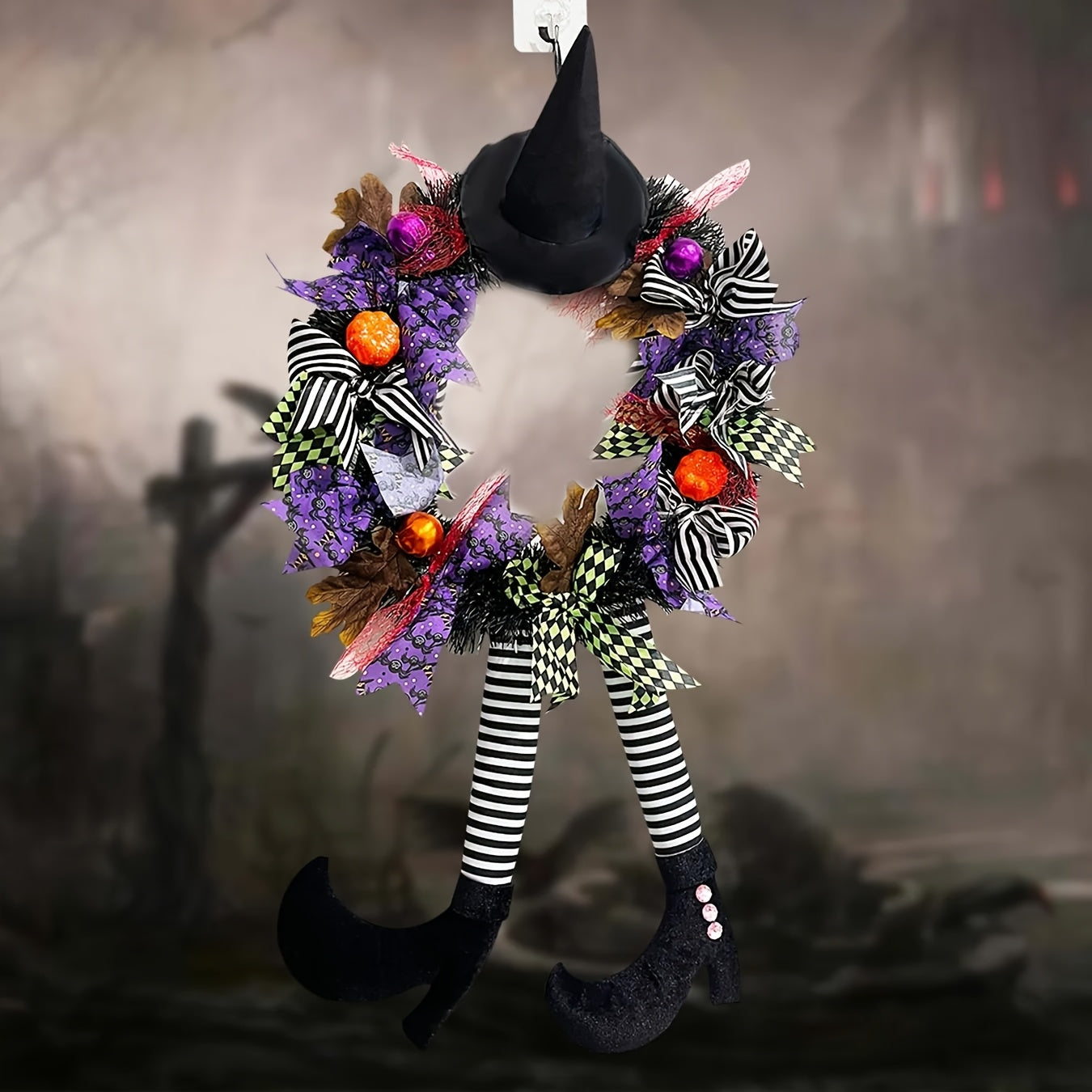Couronne de porte Halloween avec jambes de sorcière 6