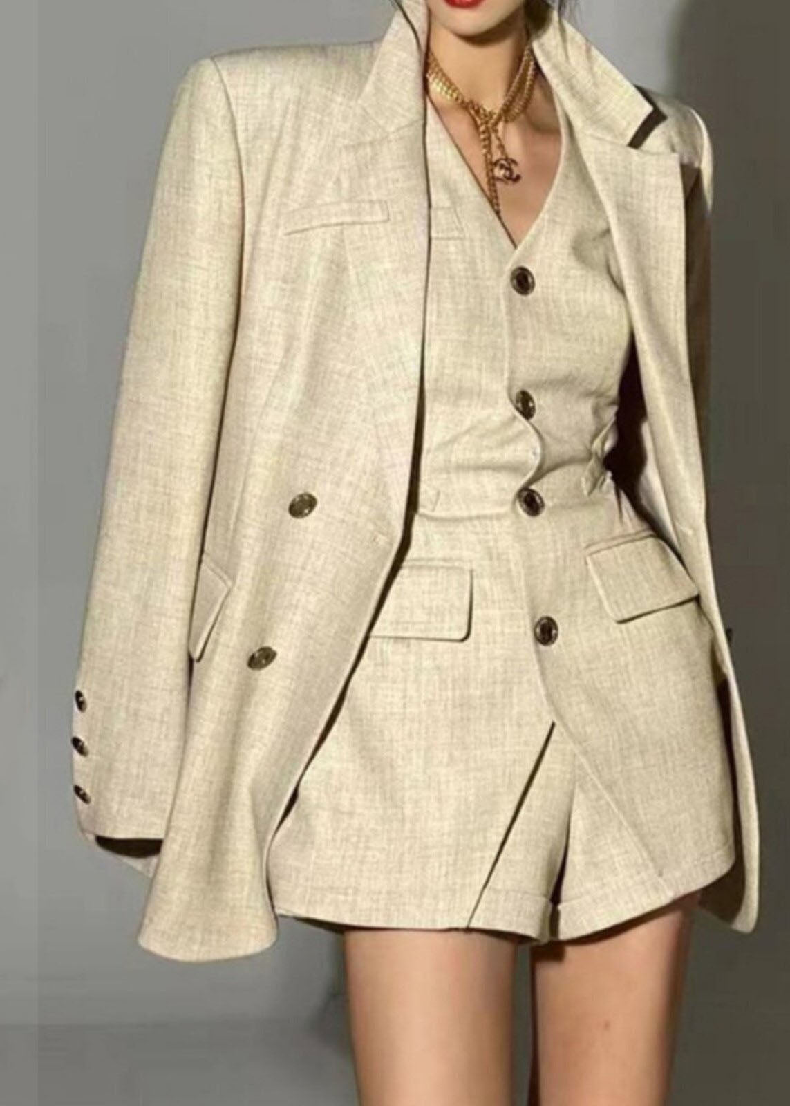 Ensemble Femme Deux Pièces Manteau et Short Ajouré Automnal 3