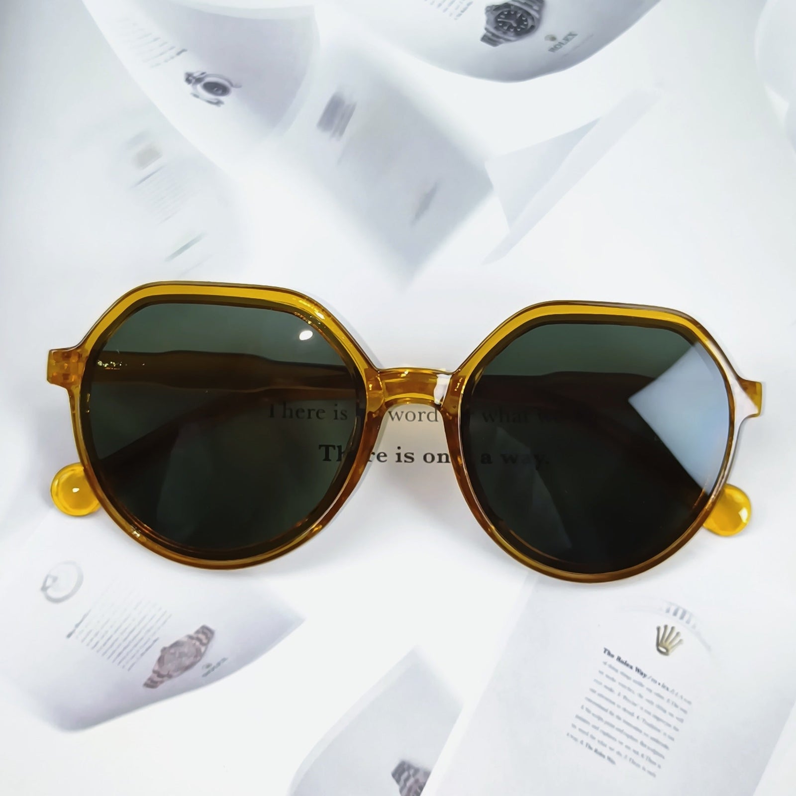 Lunettes de soleil géométriques pour femmes avec style audacieux 1