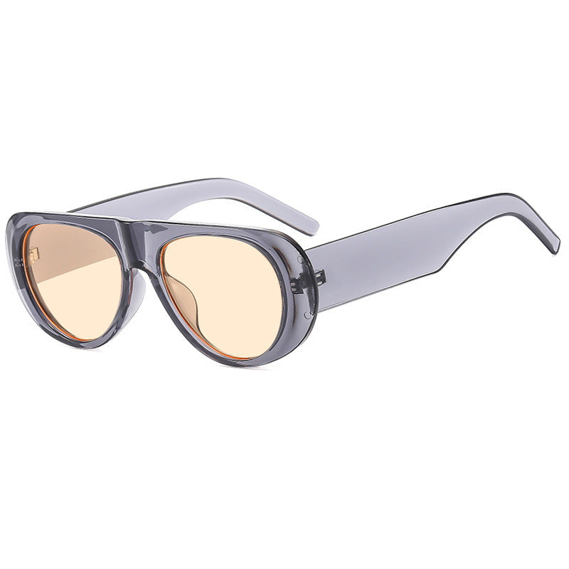 Lunettes de soleil pour femmes au design contemporain 0