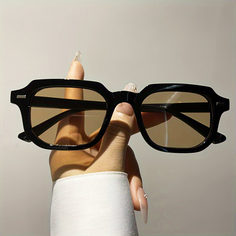 Lunettes de soleil pour femmes au design géométrique 2