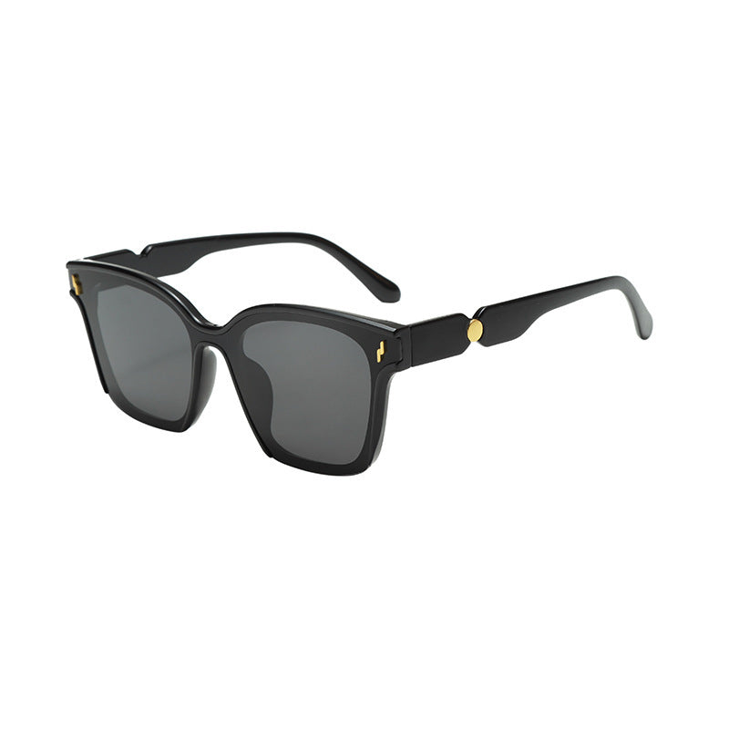 Lunettes de soleil pour femmes au design moderne 0