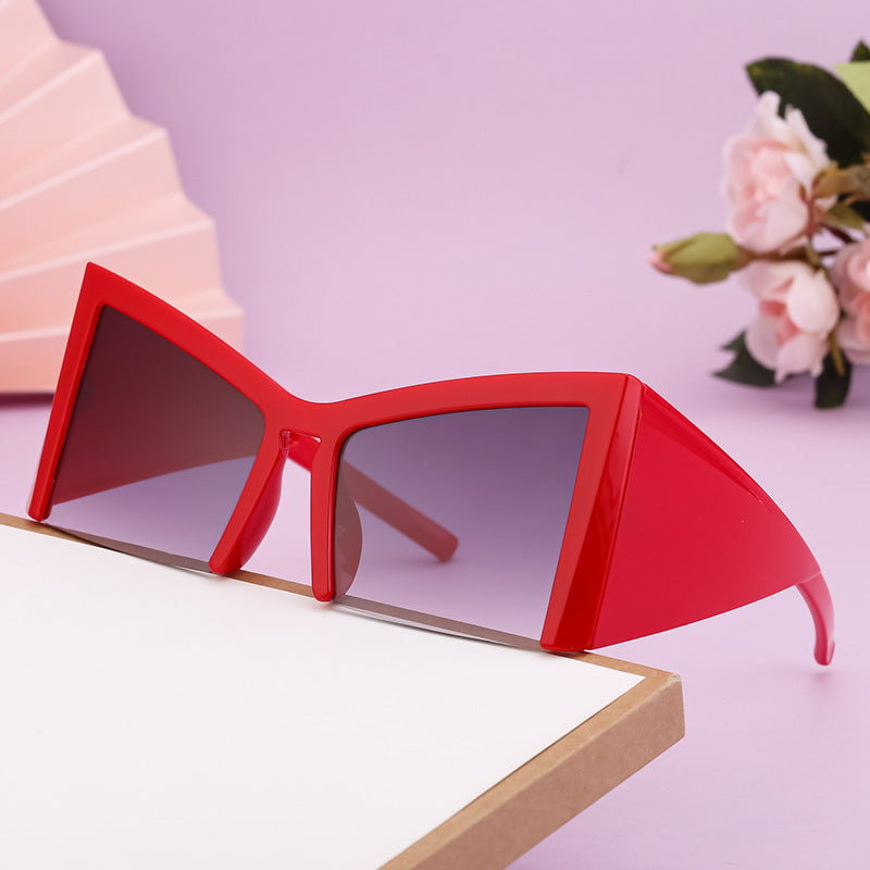 Lunettes de soleil pour femmes avec monture angulaire moderne 2