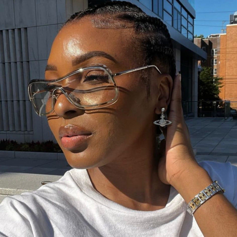 Lunettes de soleil sport oversize pour femmes au design moderne 2