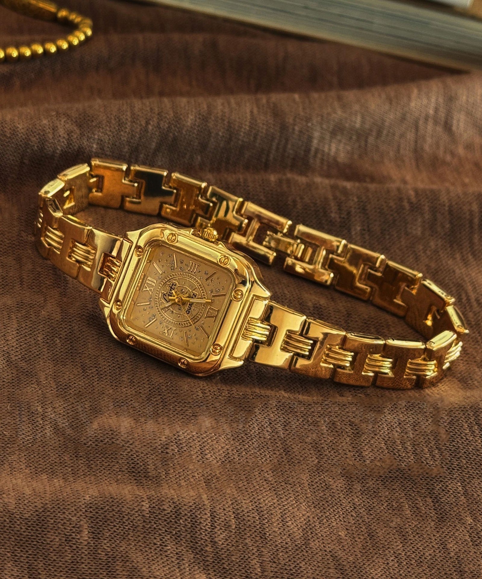 Montre Femme Chaîne Moderne avec Détails en Zircon 1