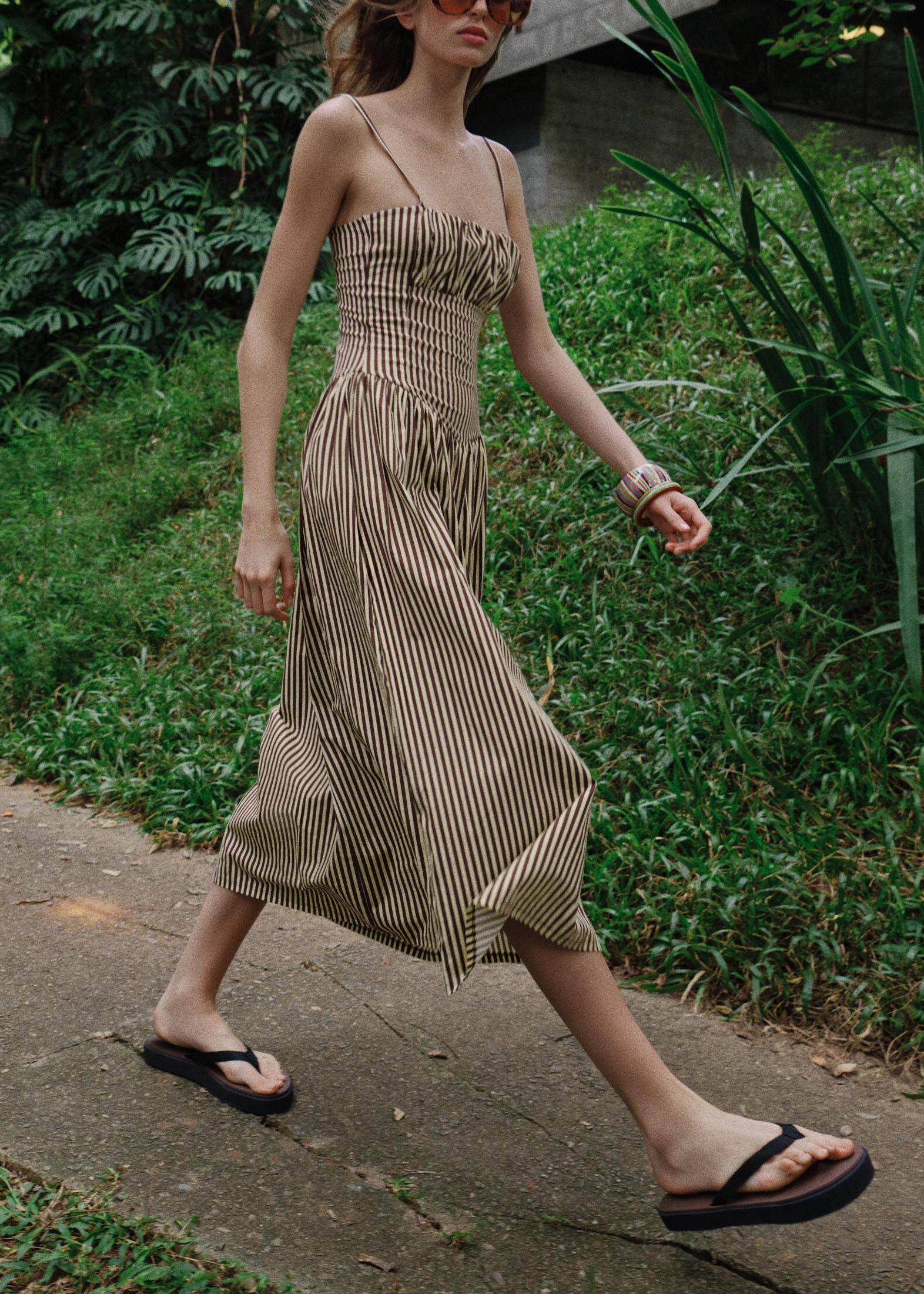 Robe d'été femme à bretelles spaghetti rayée 1