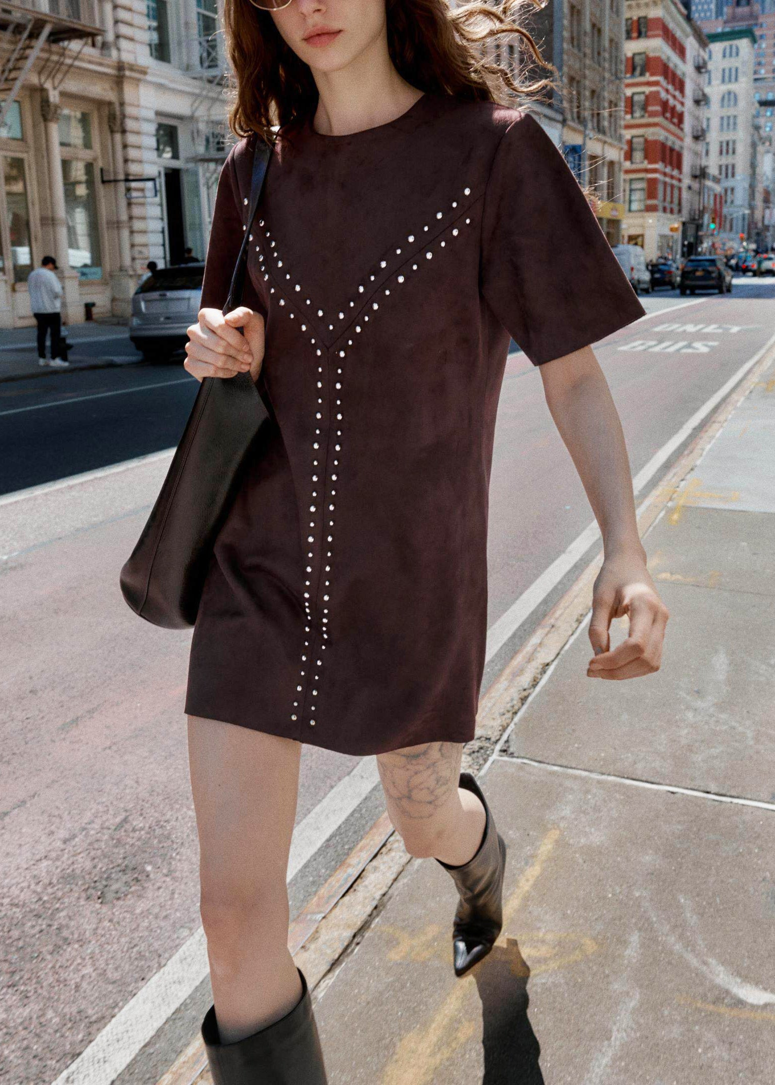 Robe droite à manches courtes avec rivets pour femme 1