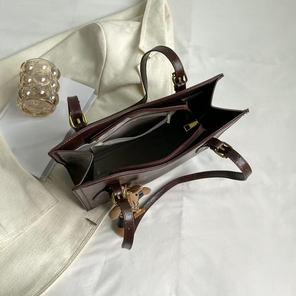 Sac à main fourre-tout pour femmes avec charme en peluche 6