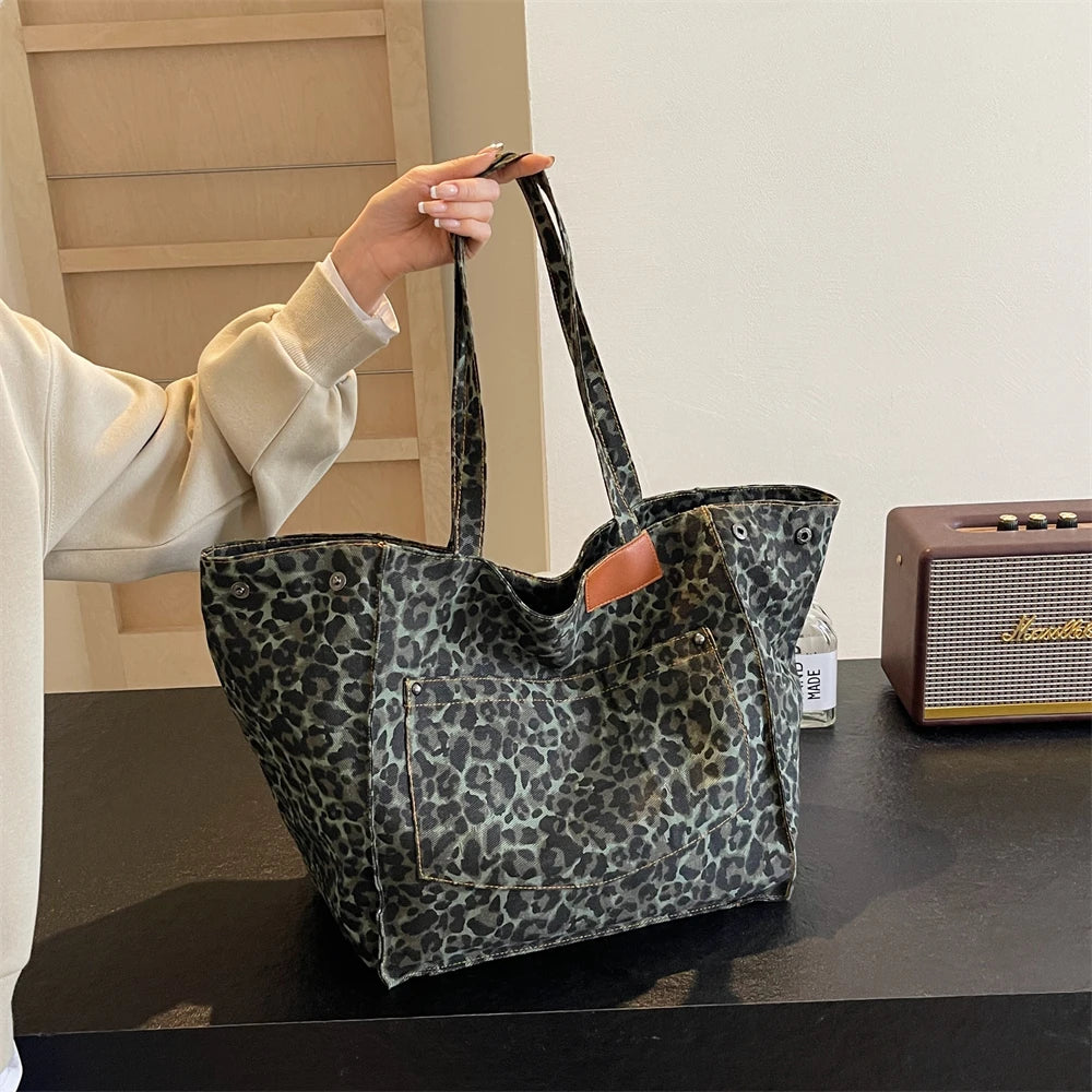 Sac à bandoulière oversize imprimé léopard