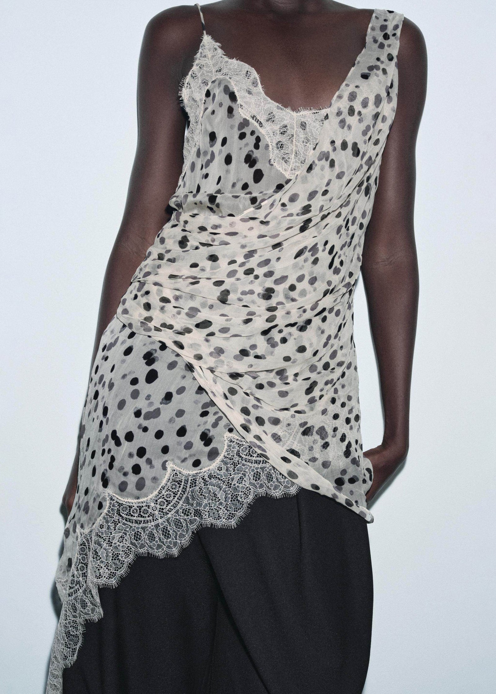 Top Femme Asymétrique à Bretelles Spaghetti à Pois 2