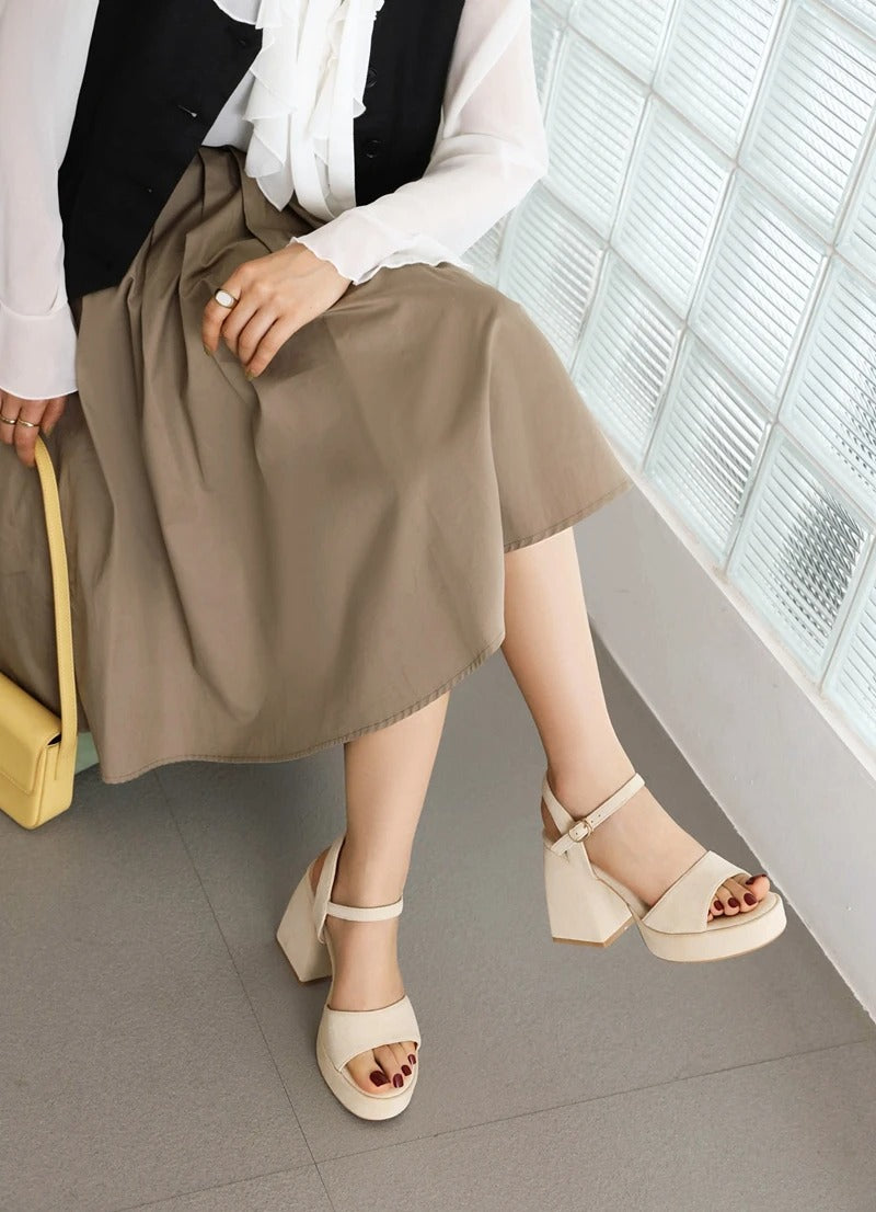 Sandales en daim à talons épais