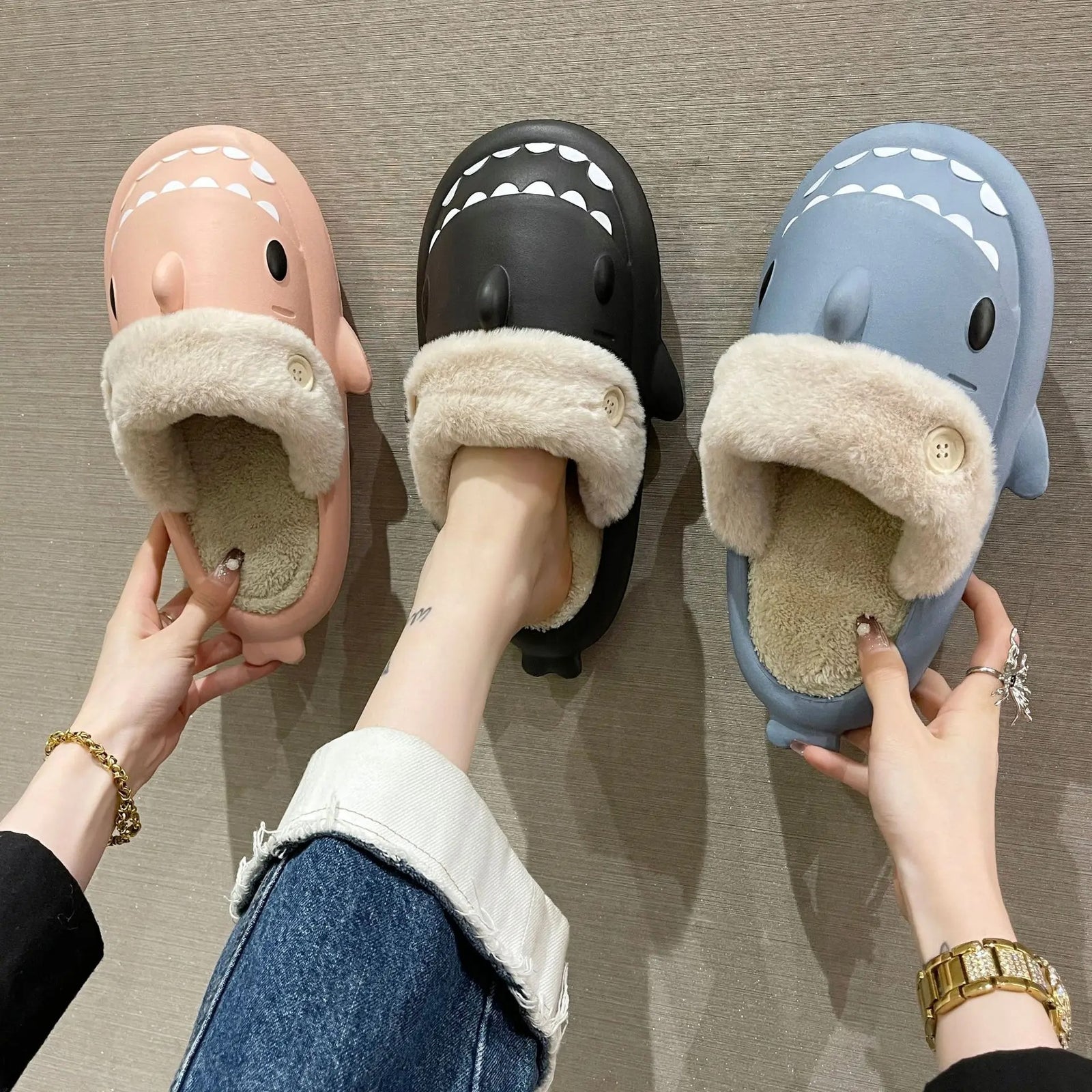 Chaussons en coton pelucheux requin pour femmes