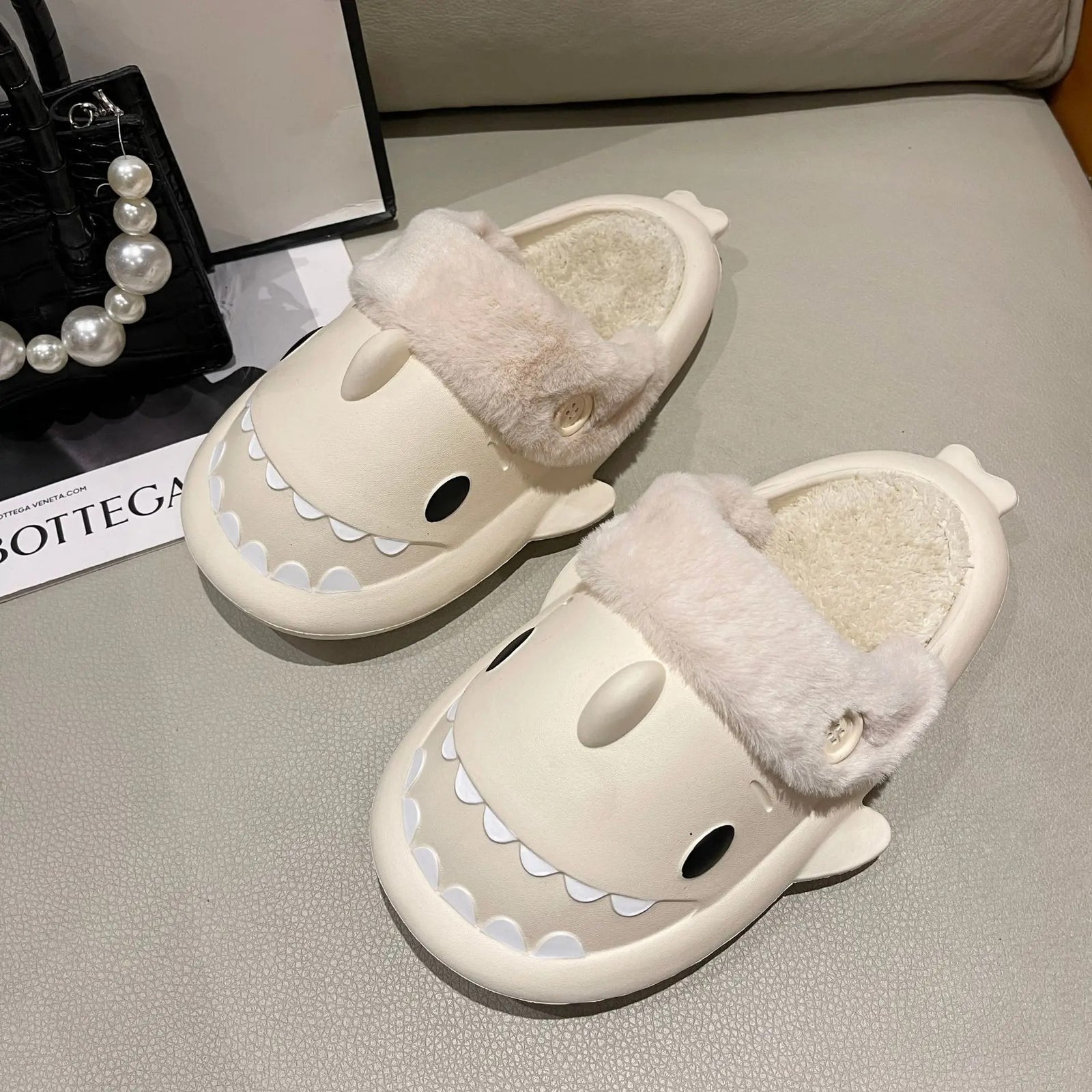 Chaussons en coton pelucheux requin pour femmes