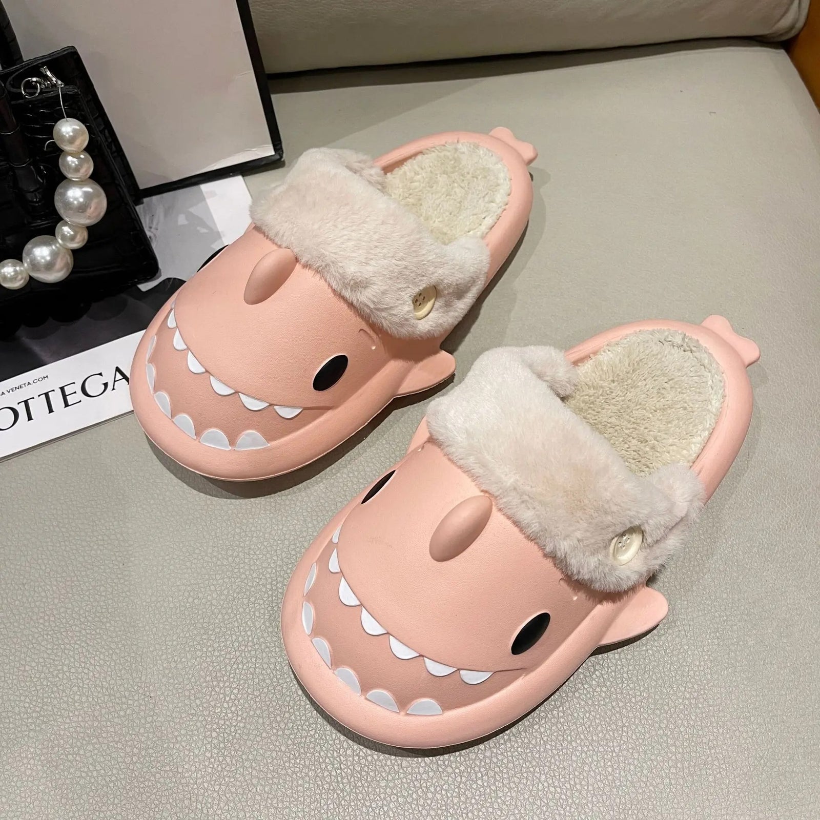 Chaussons en coton pelucheux requin pour femmes