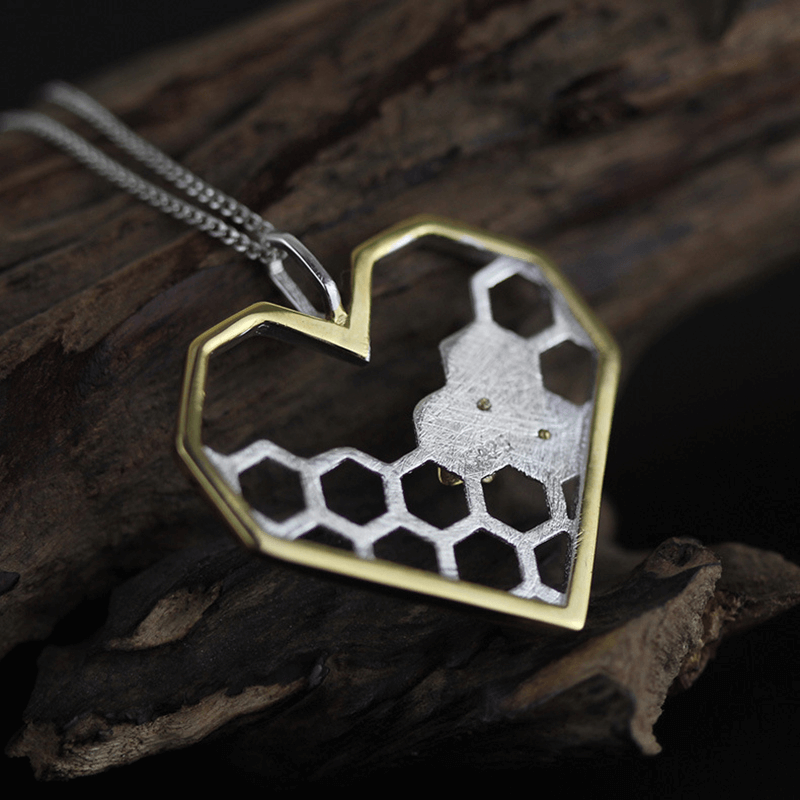 Collier à cœur en nid d'abeille