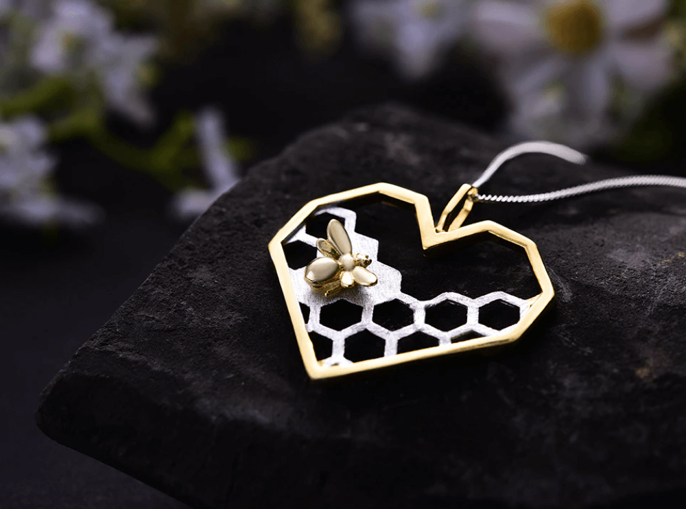 Collier à cœur en nid d'abeille