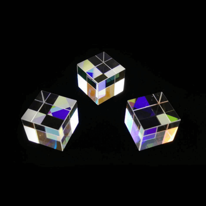 Cube à prisme optique