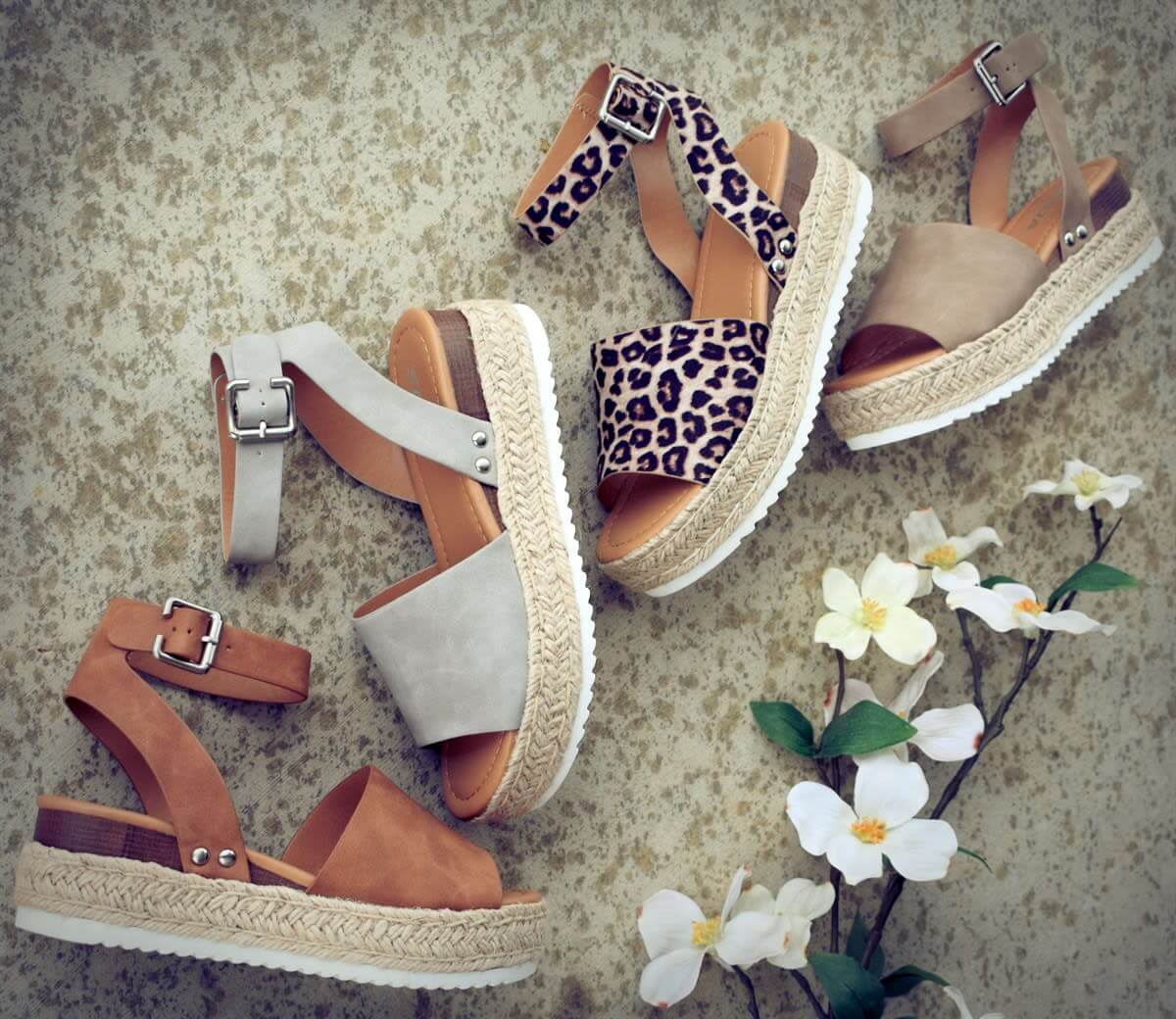 Sandales à lanières ouvertes à la cheville