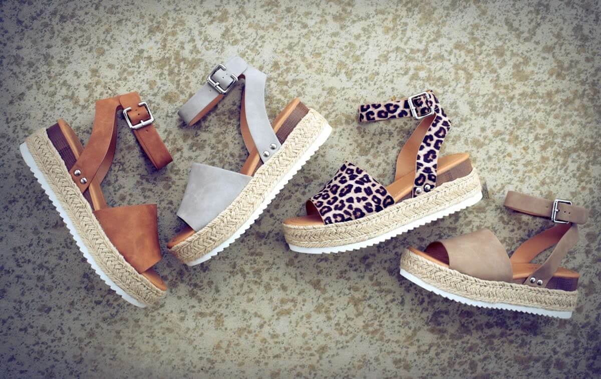 Sandales à lanières ouvertes à la cheville