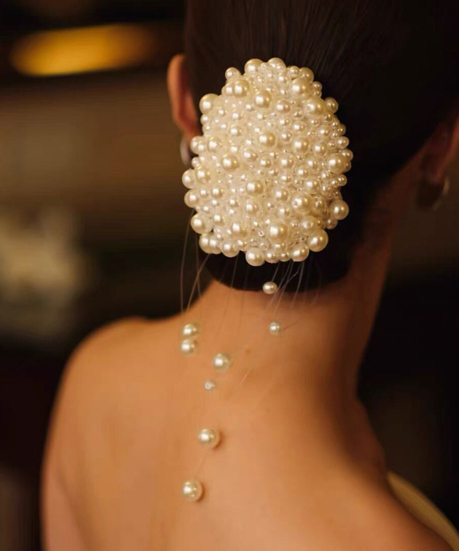 Accessoire cheveux femme avec pompon perlé et ligne tissée 3