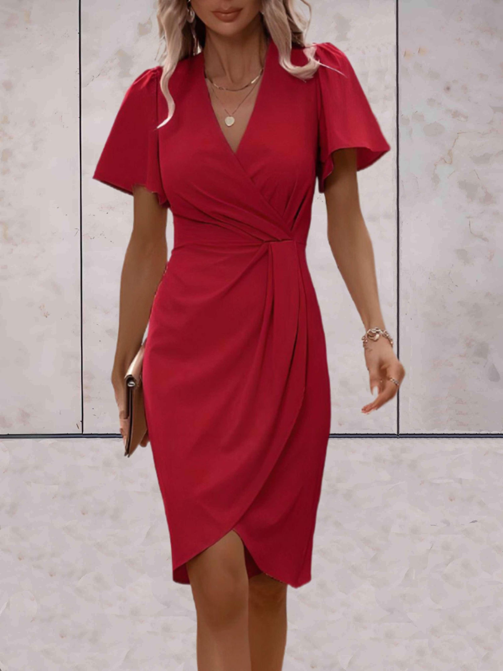 Robe moulante à manches fluides