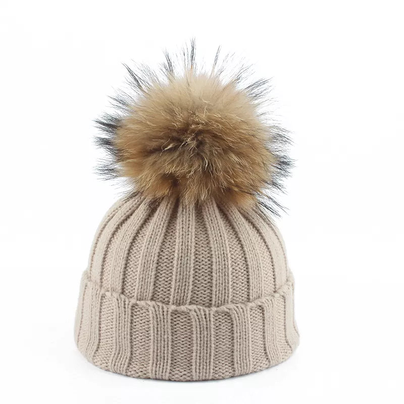 Bonnet d'hiver tricoté avec pompon 0