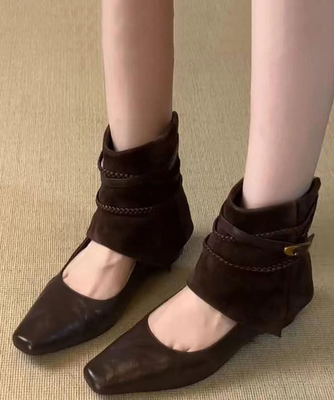 Bottines ajourées pour femme style contemporain 3
