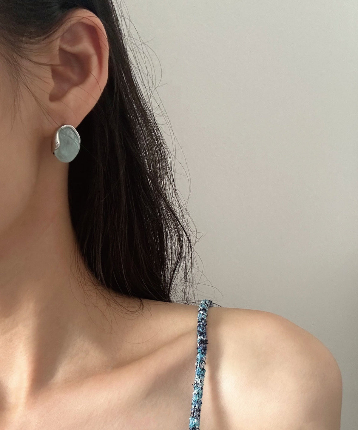Boucles d’oreilles asymétriques pour femme style moderne 1