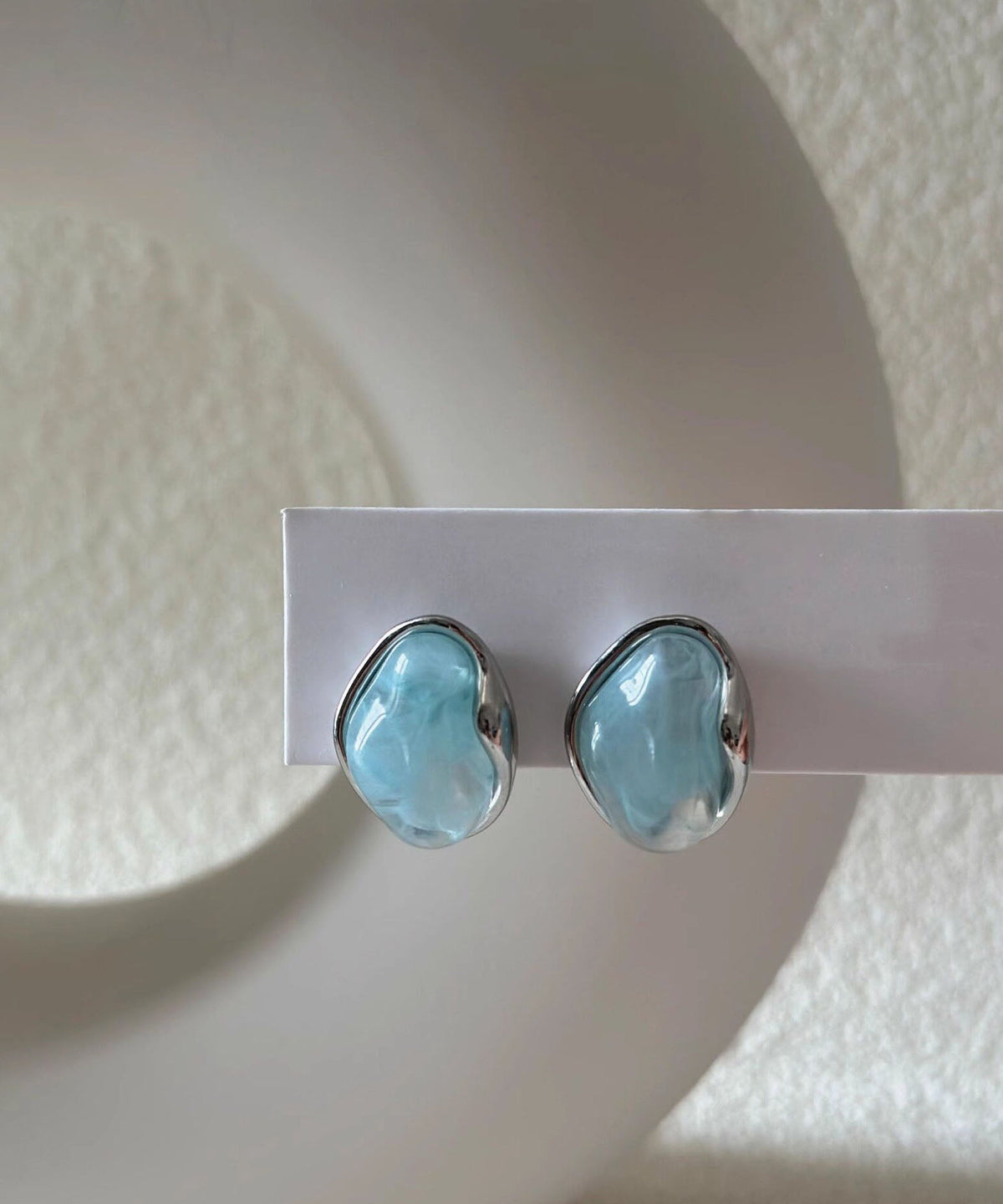 Boucles d’oreilles asymétriques pour femme style moderne 3