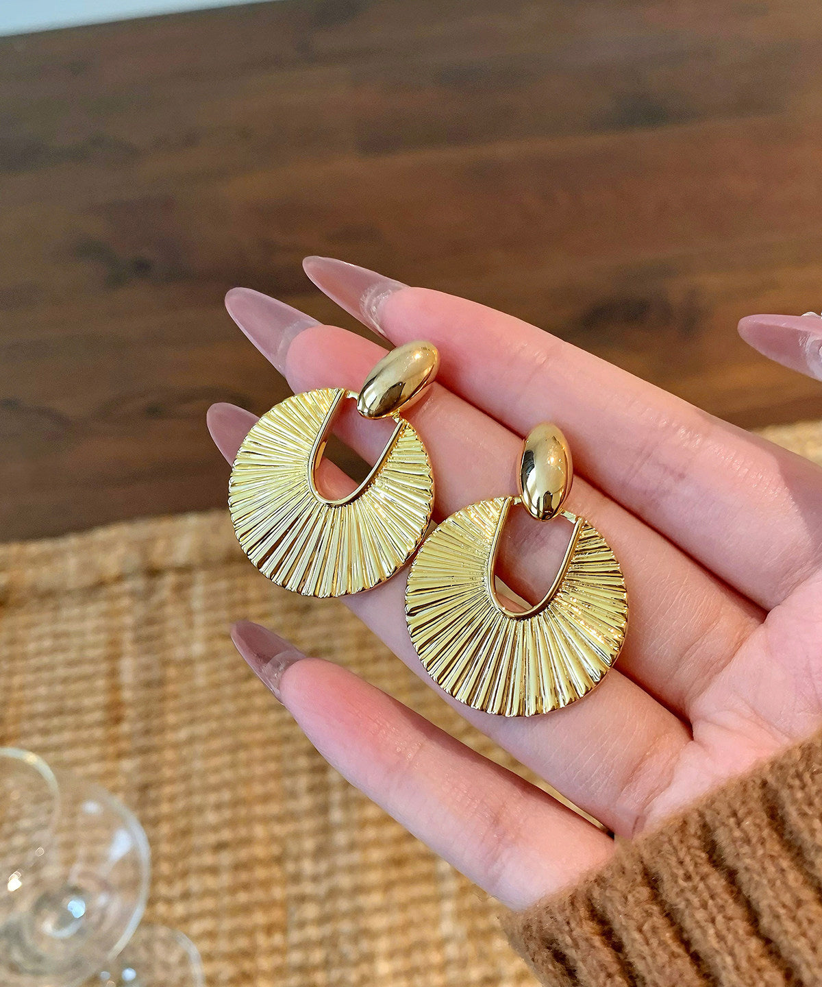 Boucles d'oreilles créoles forme éventail pour femme 3
