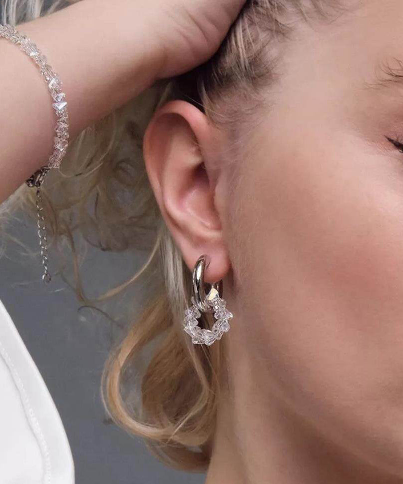 Boucles d'oreilles créoles pour femme style cristal blanc 2