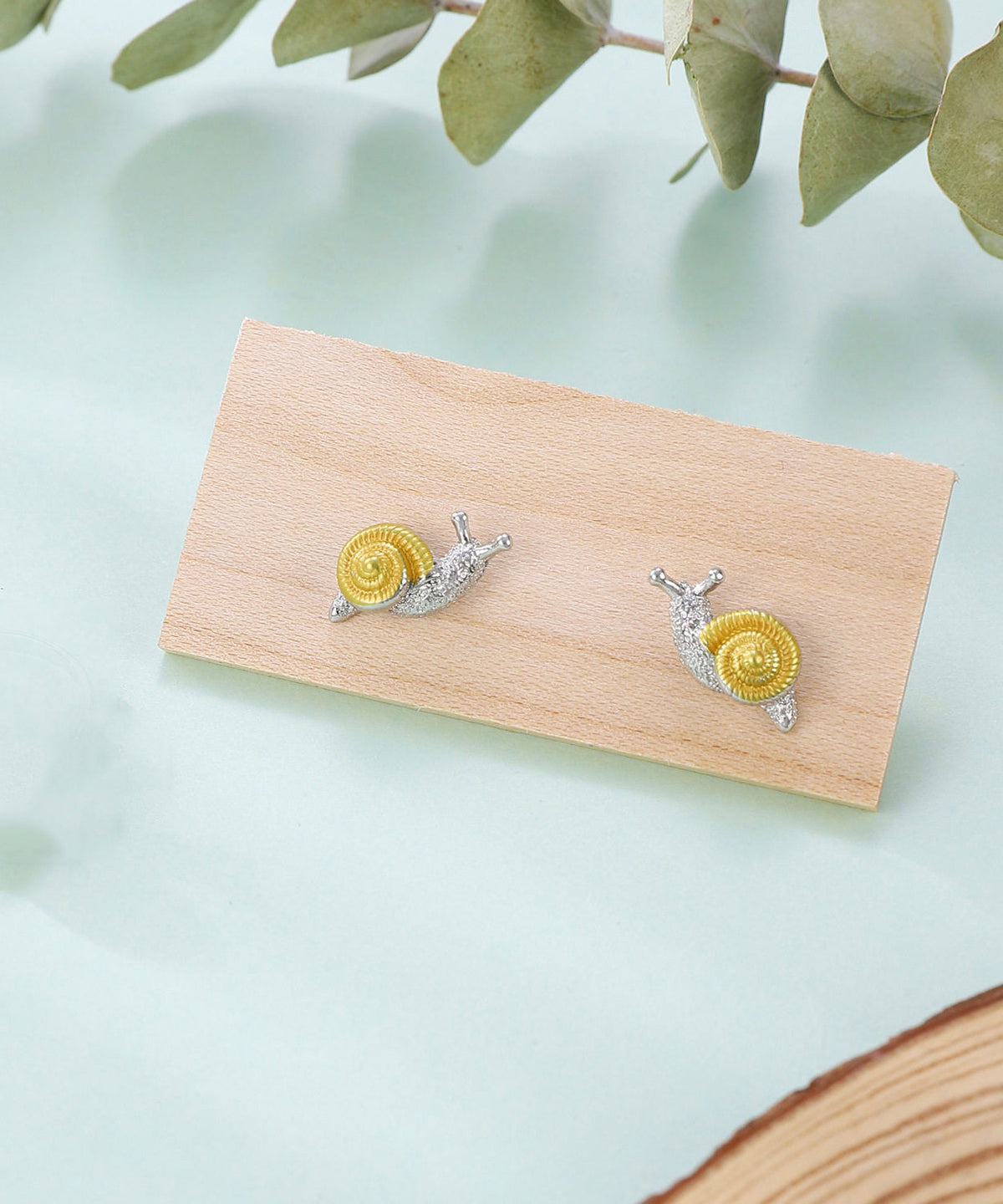 Boucles d'oreilles femme forme escargot design raffiné 3