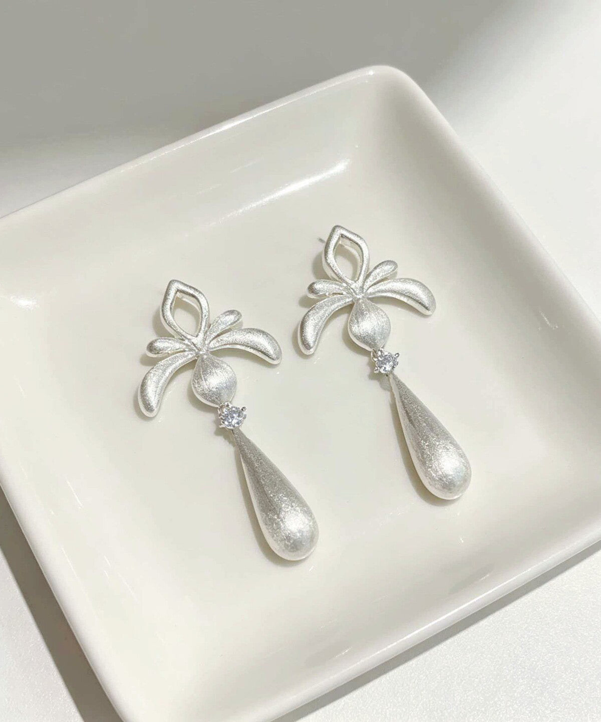 Boucles d'oreilles femme goutte d'eau ajourées design original 2