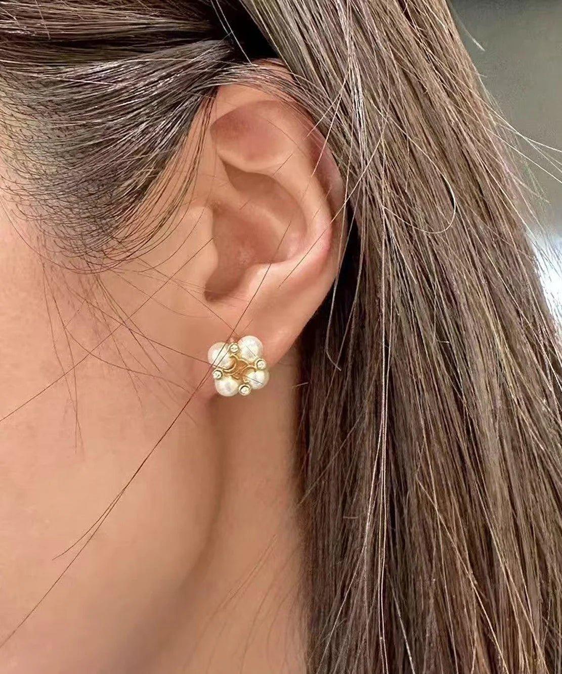 Boucles d'oreilles puces florales pour femmes 1