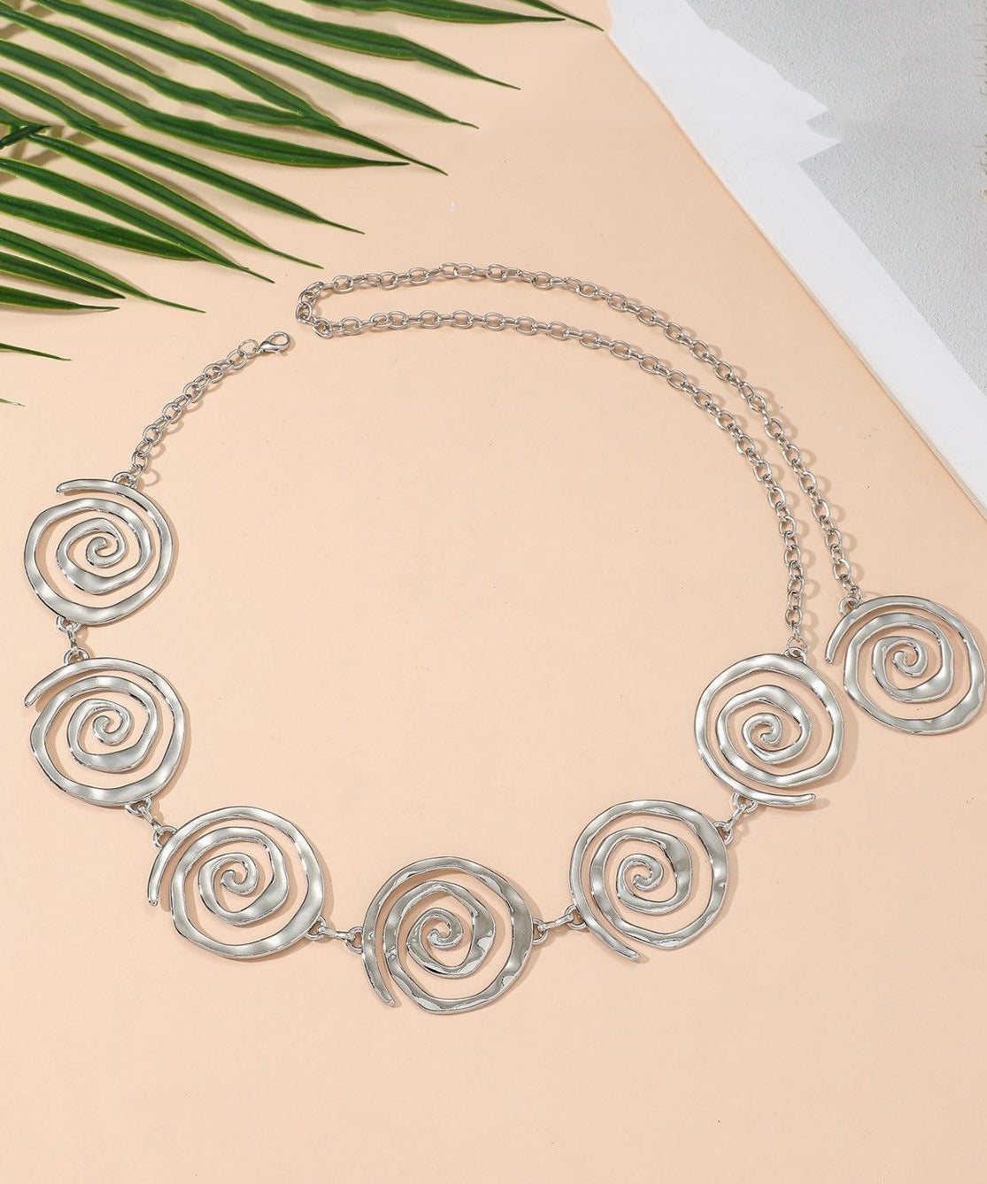 Chaîne de corps pour femme style lame spirale dorée 3
