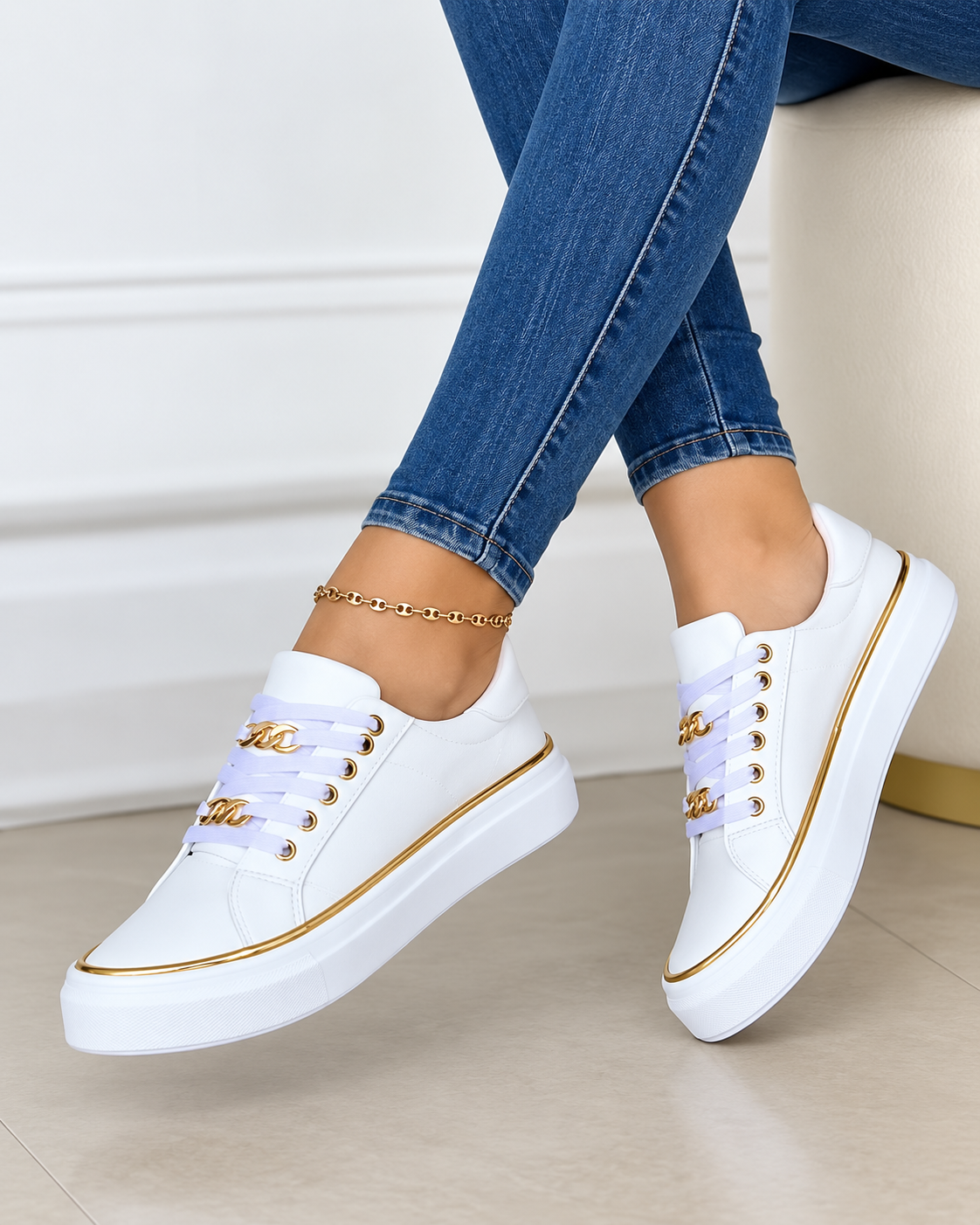 Baskets Femme Chic avec Détail Doré