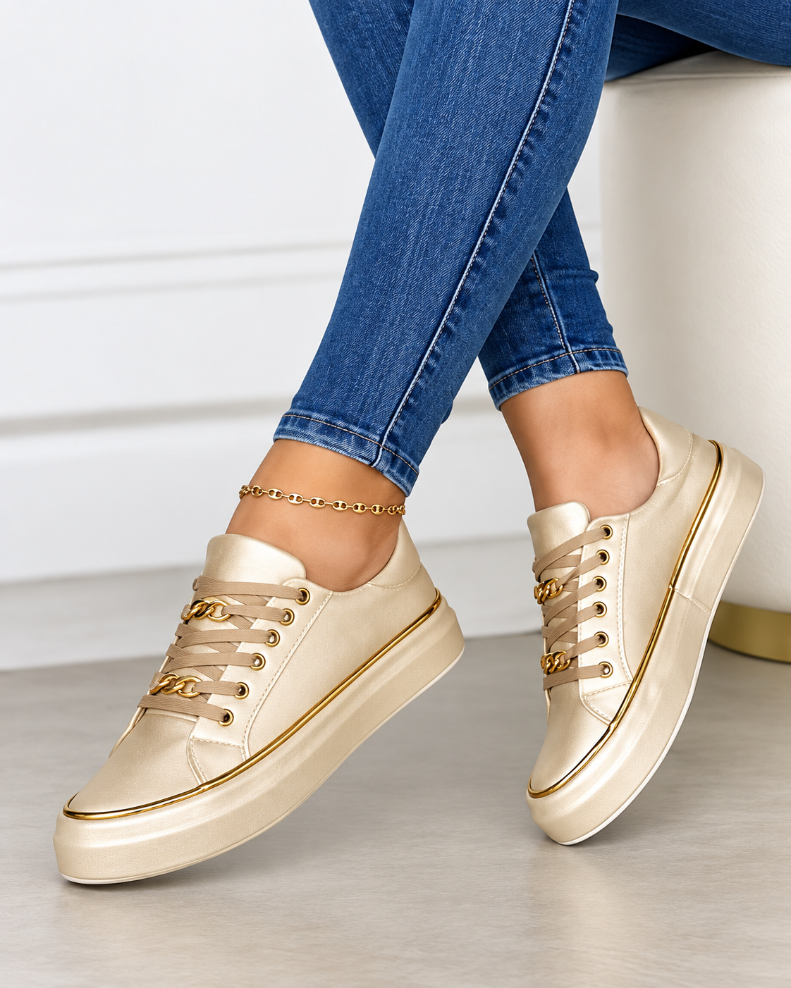 Baskets Femme Chic avec Détail Doré