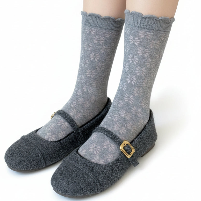 Chaussettes mi-mollet ajourées avec volants pour femme 1