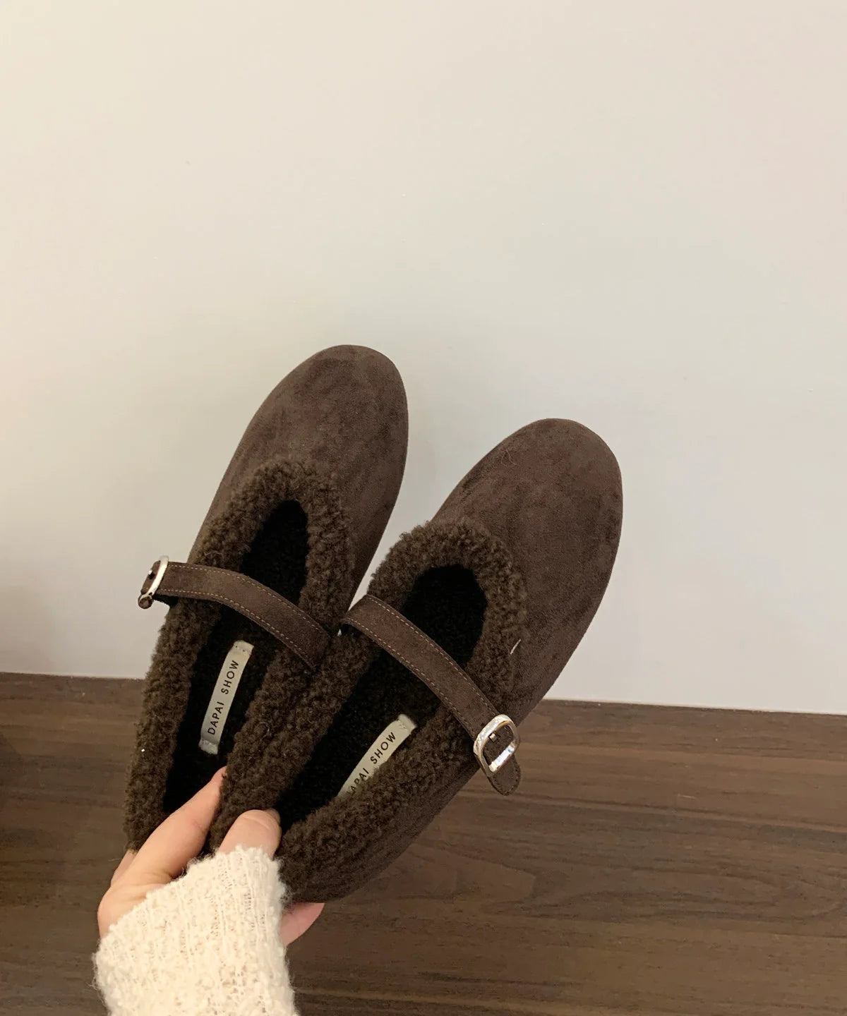Chaussures plates femme à bout rond avec bride à boucle 3