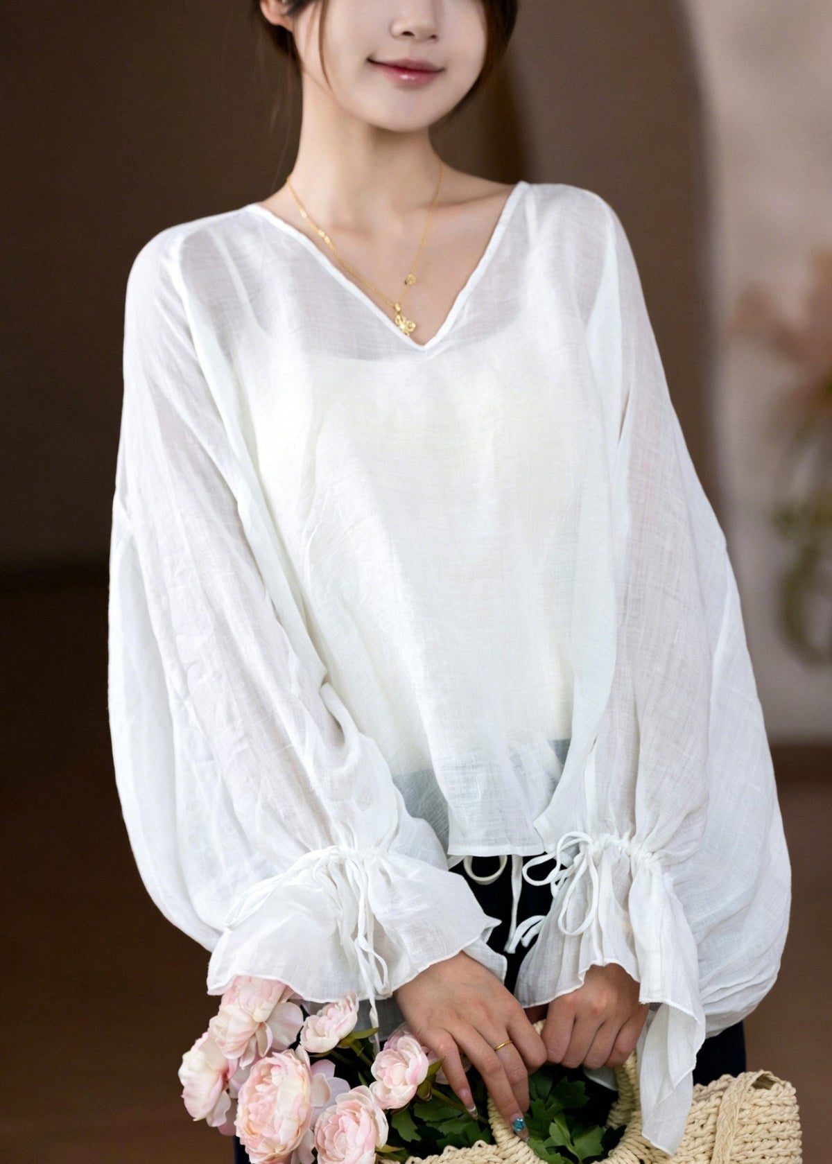 Chemise Femme Cintrée Col V Manches Évasées Chic 1