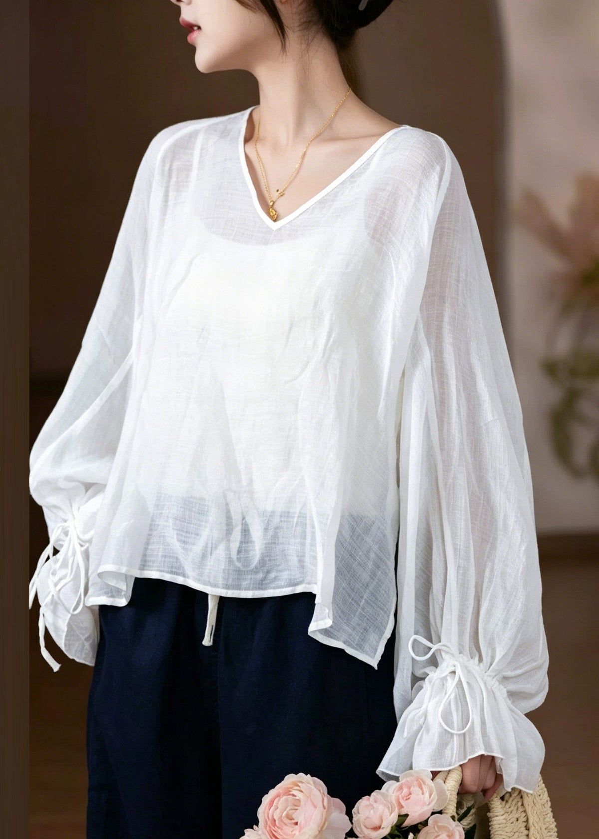 Chemise Femme Cintrée Col V Manches Évasées Chic 3