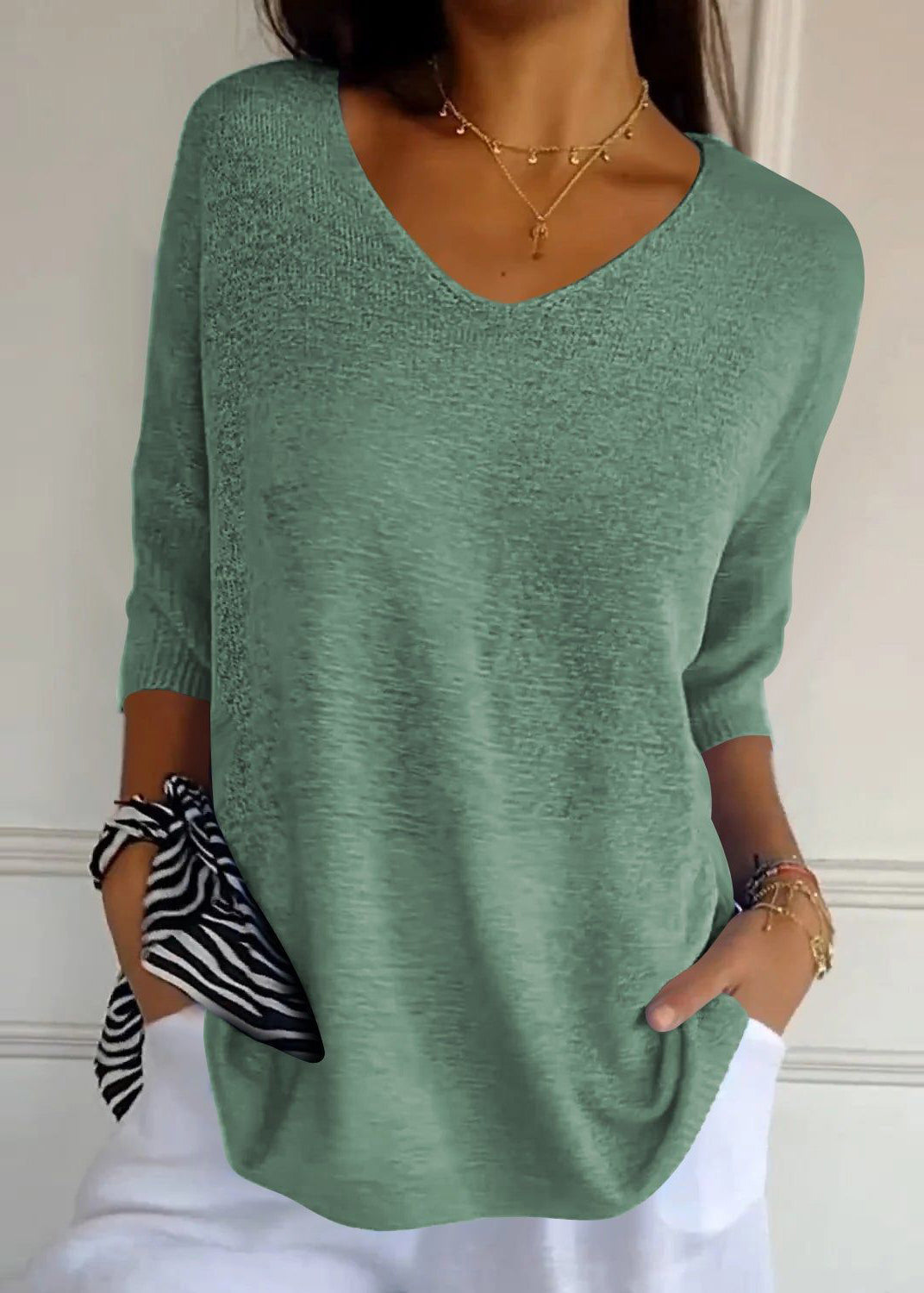 Chemise à col en V pour femmes en grande taille 1
