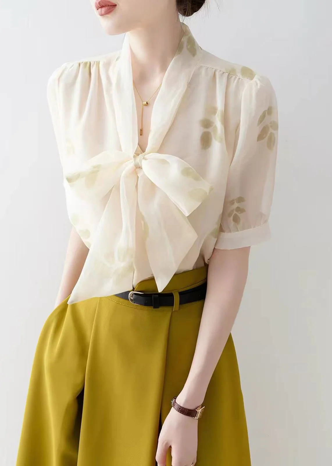 Chemisier Femme Imprimé Moderne Col V avec Laçage et Nœud Manches Courtes 1