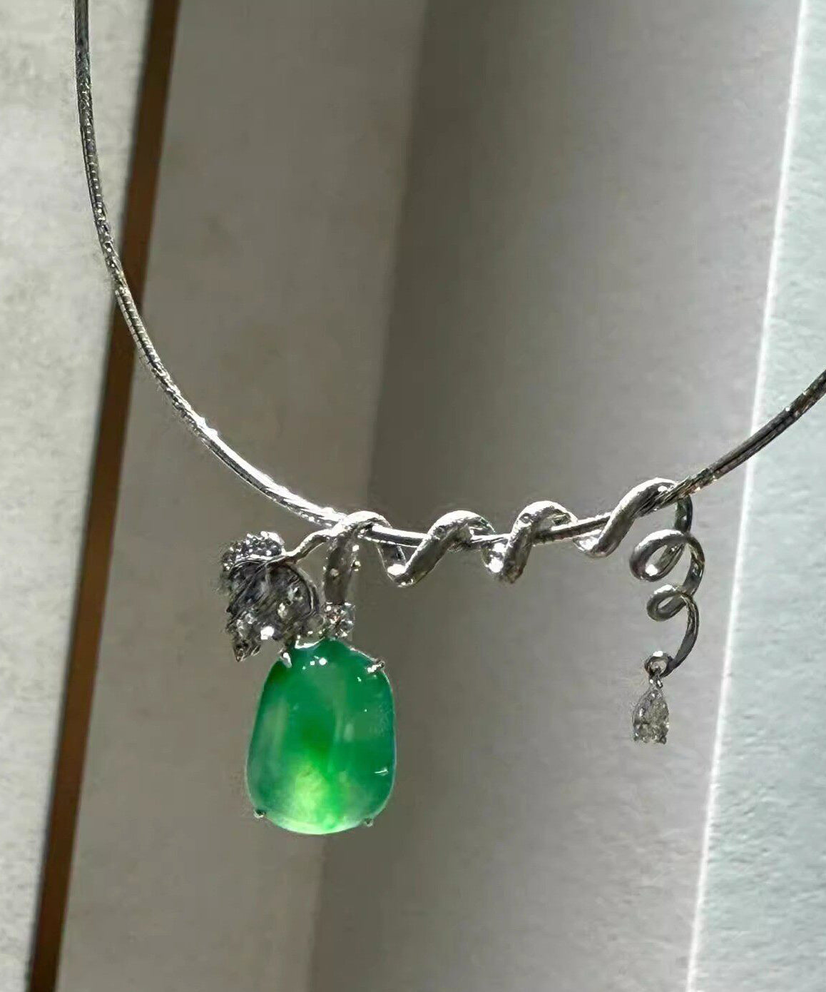 Collier Femme Pendentif Jade Style Moderne 1
